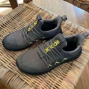 Adidas tennis shoes size youth 7